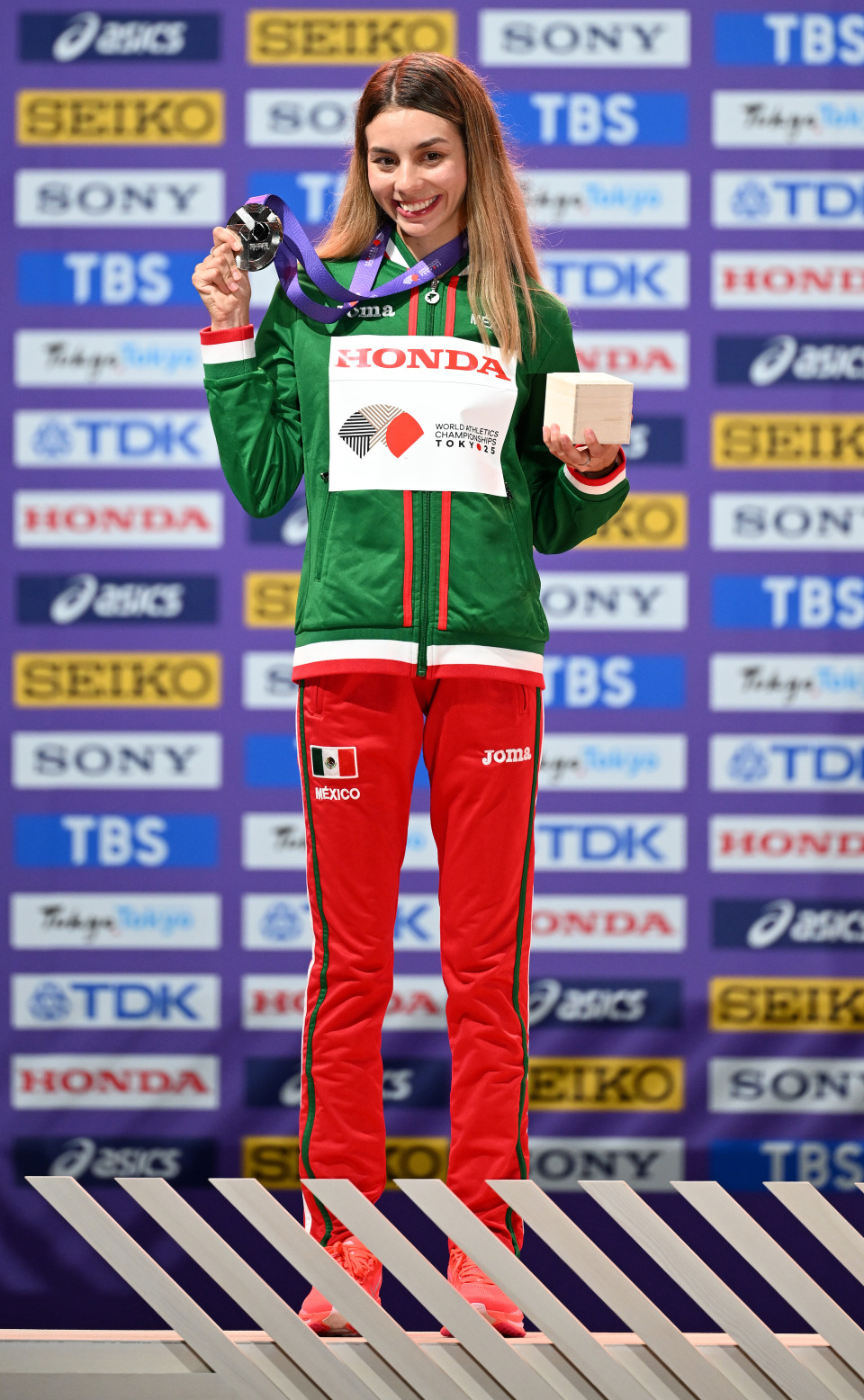 式上, 仪式上自拍, 菜子在颁奖 式上, 仪式上自拍, 菜子在颁奖