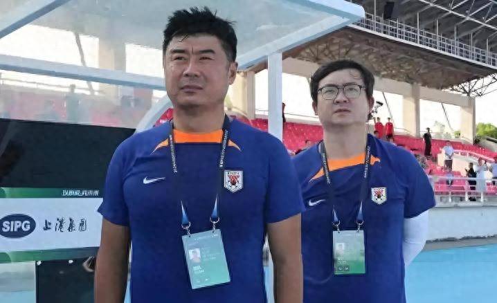 李霄鹏执教, 海牛在重压 李霄鹏执教, 海牛在重压